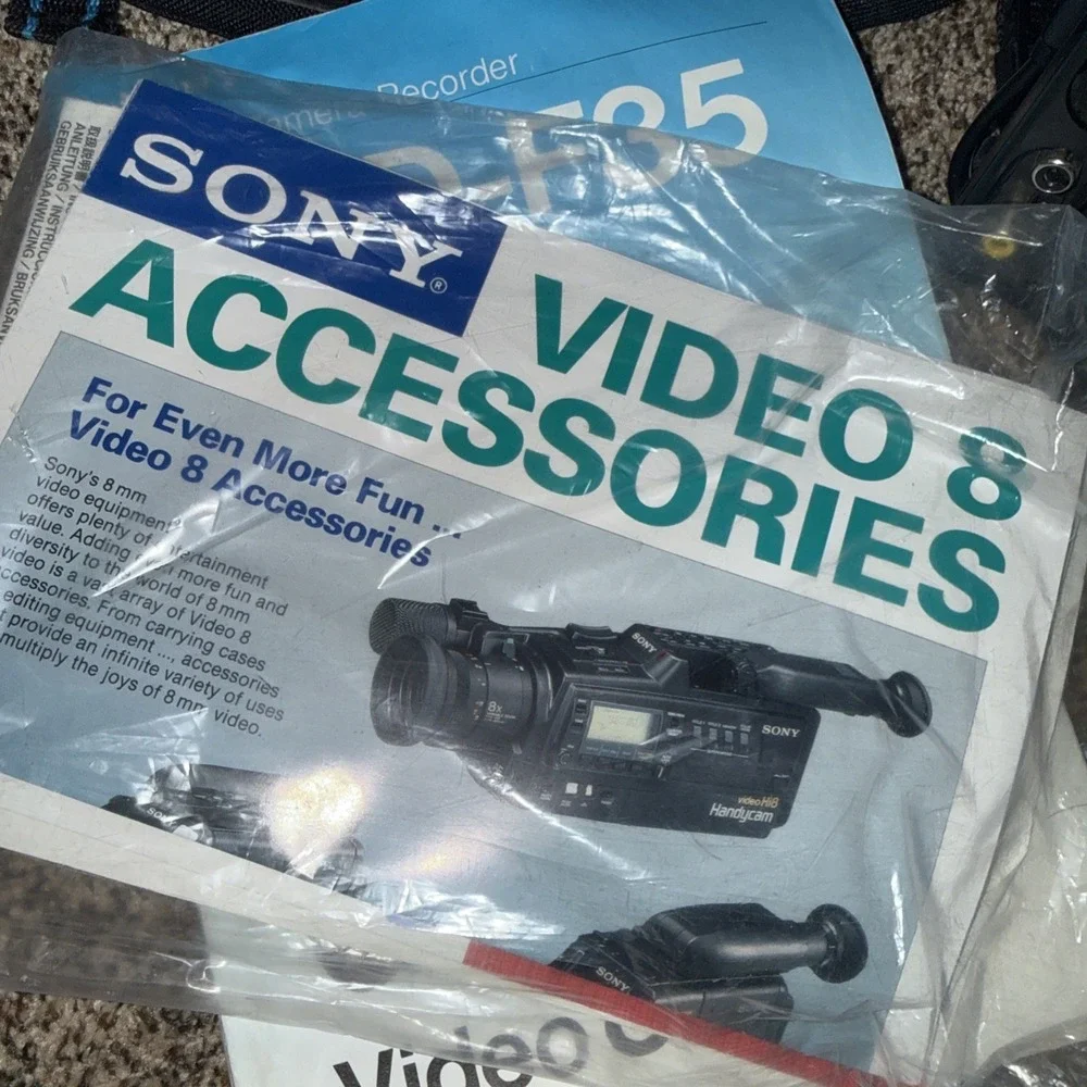Vintage Sony HandyCam CCD-F35 Video 8 WTH Bag Accessories Parts Only READ